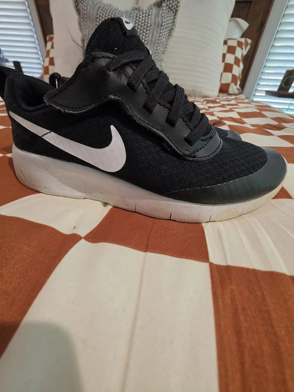 Nike Kids Black & White Running Shoes